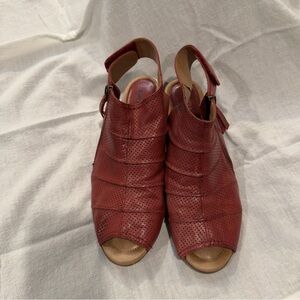 Earth Women's Red Peep-Toe Sandals